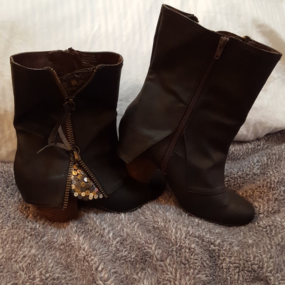 Women's ankle booties